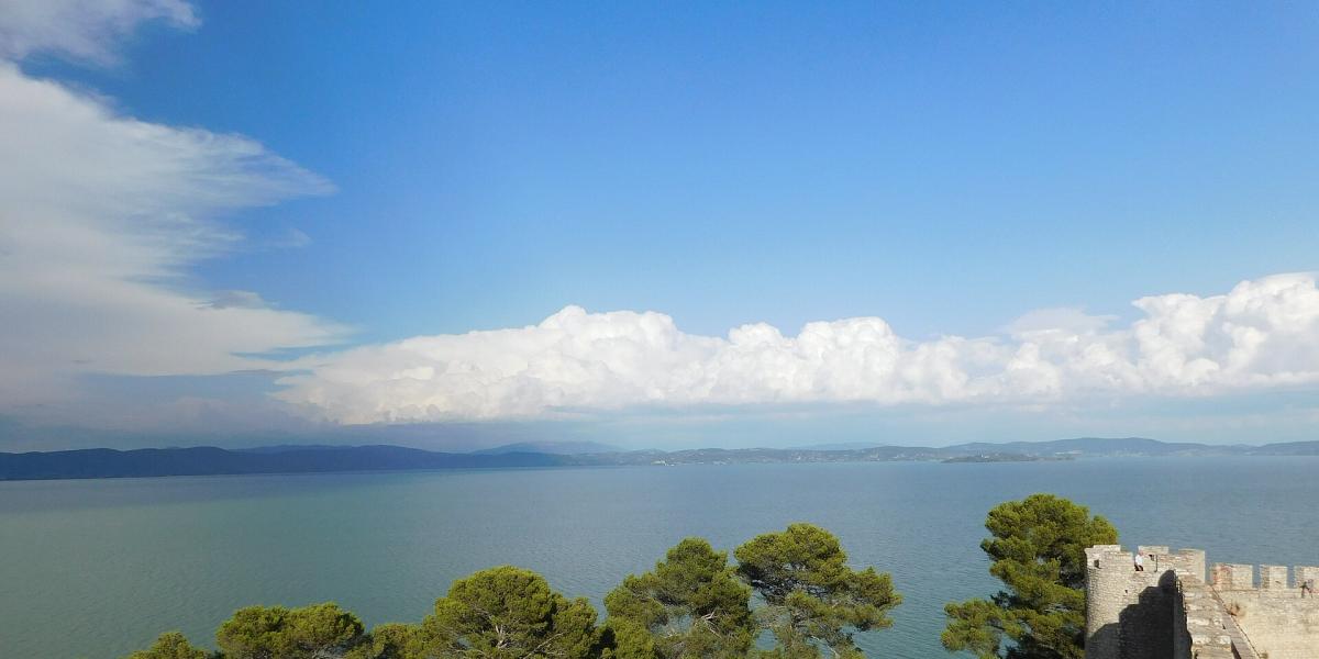 immagine lago trasimeno veduta dalla fortezza di Castiglione del Lago