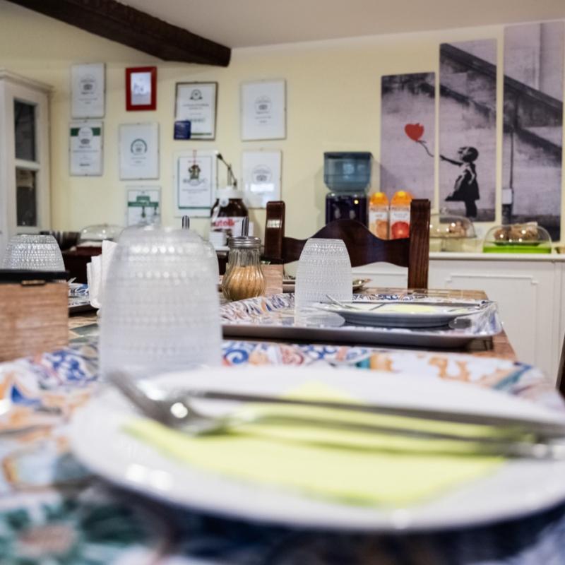 Inizia la giornata al meglio con la nostra ricca colazione continentale a buffet.